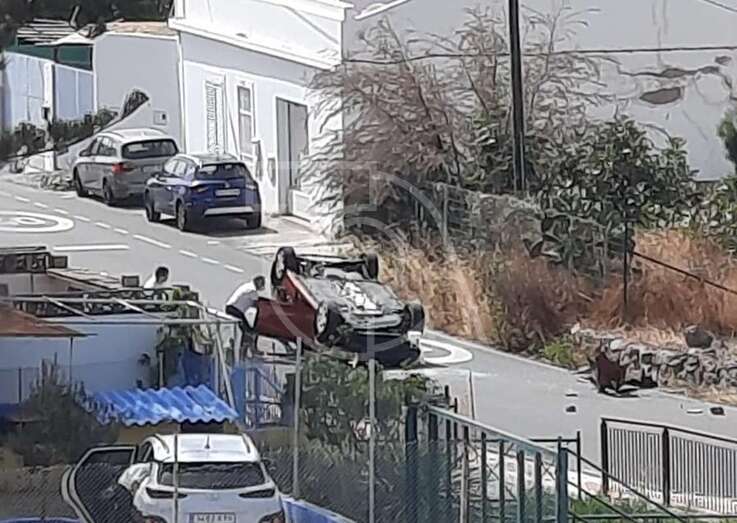 Imagen del vuelco captada por un vecino/TA.